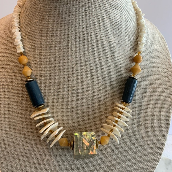 Shell&Beads Necklace - Picture 4 of 7